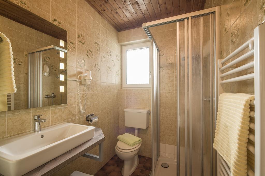 Landgasthof Pfarrwirt Hotel Thiersee Ngoại thất bức ảnh
